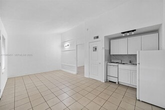 Building Photo - 840 SW 7th St