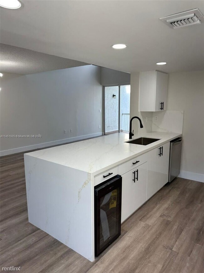 Foto del edificio - 2 br, 2 bath Condo - 9735 NW 49th Ter # 414
