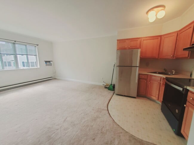 Photo - 27 Oak St Apartment