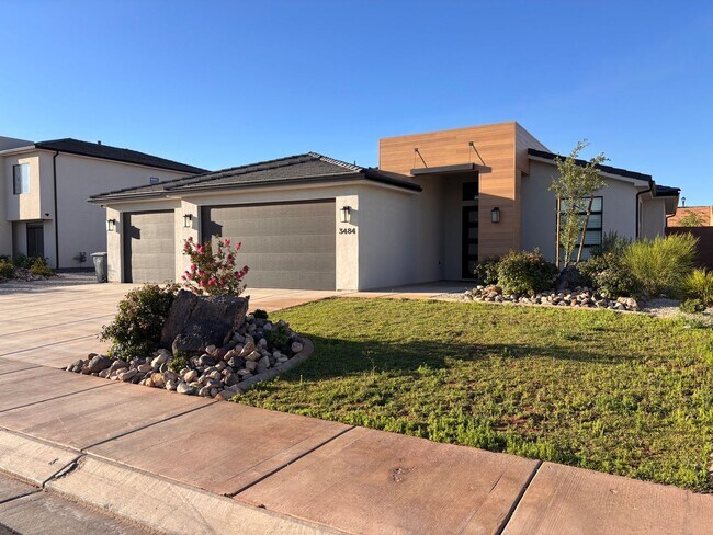 Foto del edificio - 3 bed plus office / 2.5 bath / 3 car Singl...