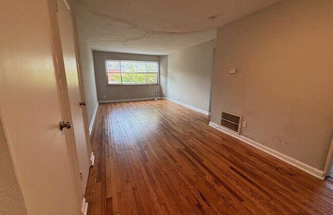 Building Photo - 596 Lowell Ave