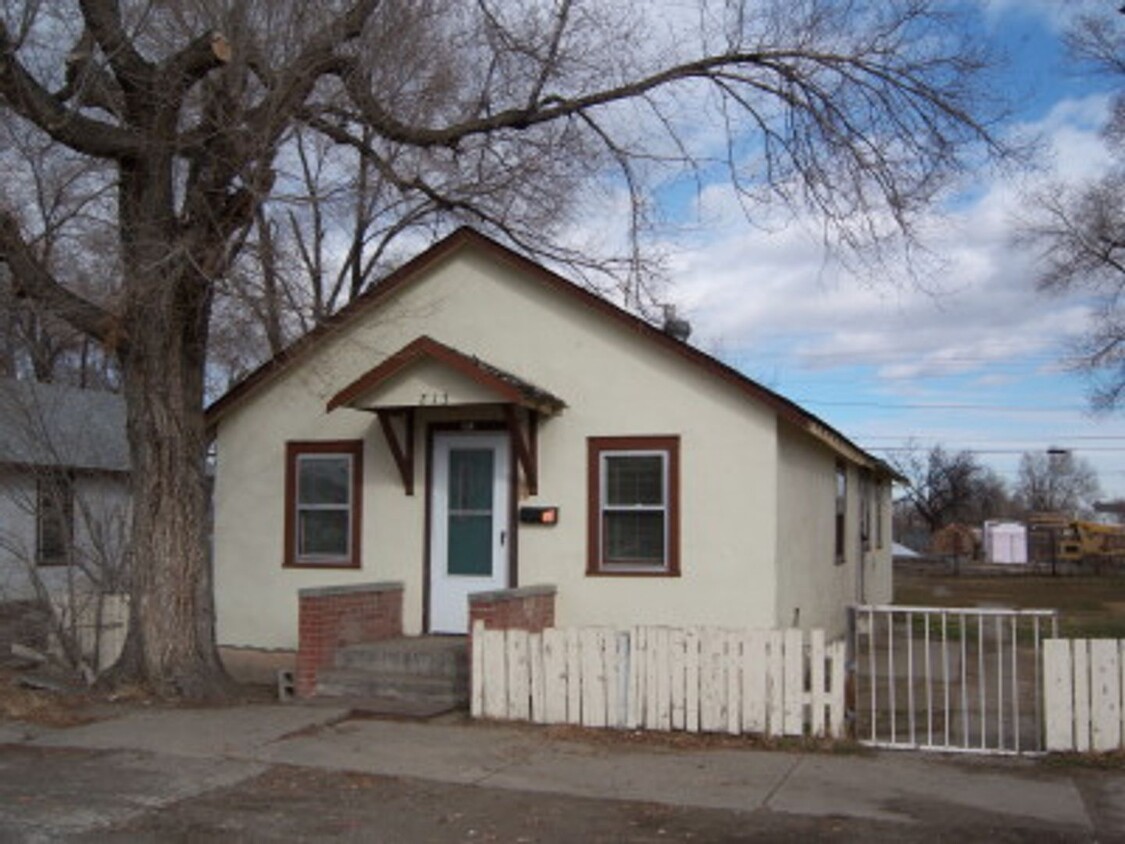 Primary Photo - 3 Bedroom House Near Downtown