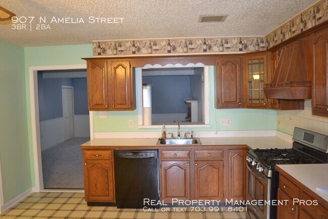 Foto del edificio - 3 Bed 2 Bath Rambler w/Addition For Rent