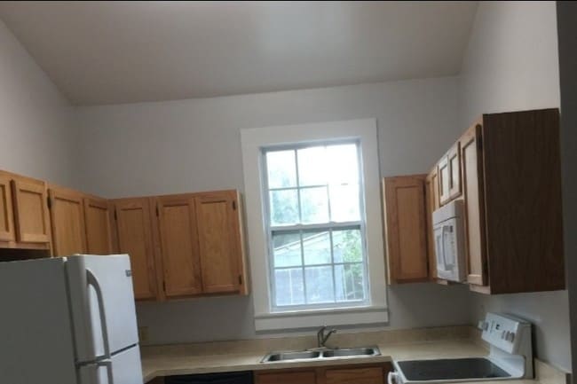 kitchen - 2513 Annunciation St