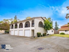 Building Photo - 6115 Glen Mary Ln SE