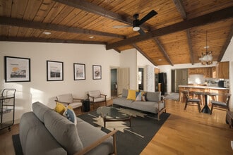 Building Photo - 2237 Lockwood Dr