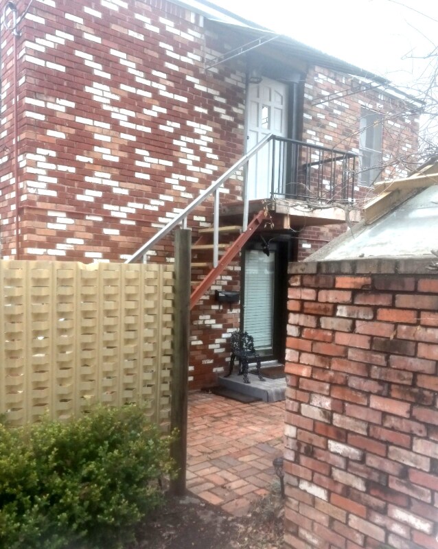Primary Photo - 406 N Elm St