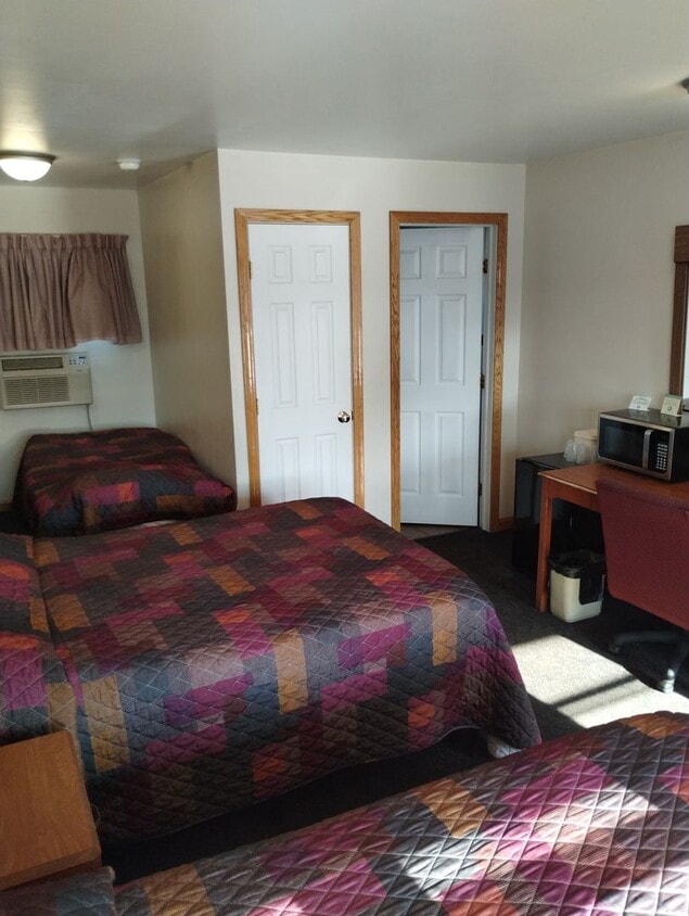 Primary Photo - Riviera Motel