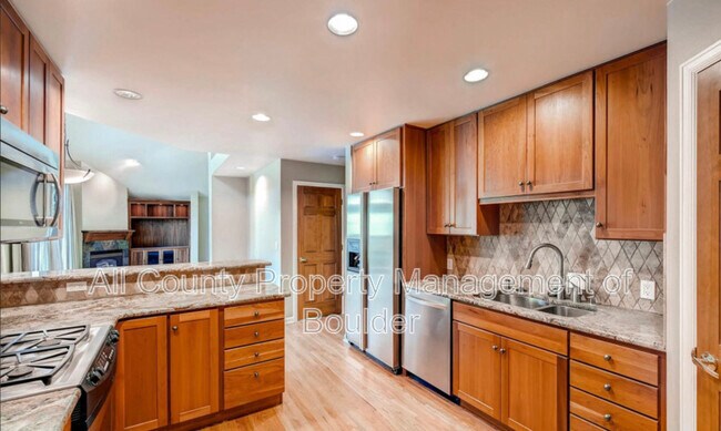 Foto del edificio - 4886 Kings Ridge Blvd