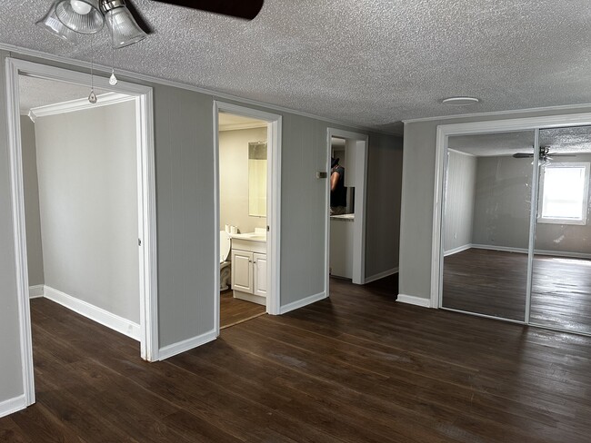 Building Photo - 309 Hurst St
