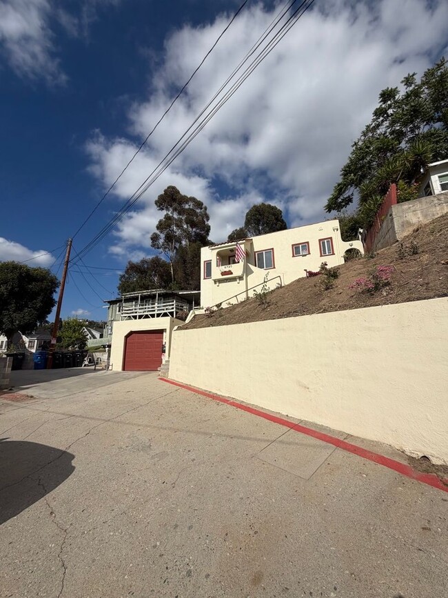Foto del edificio - 6720 Stanford Way