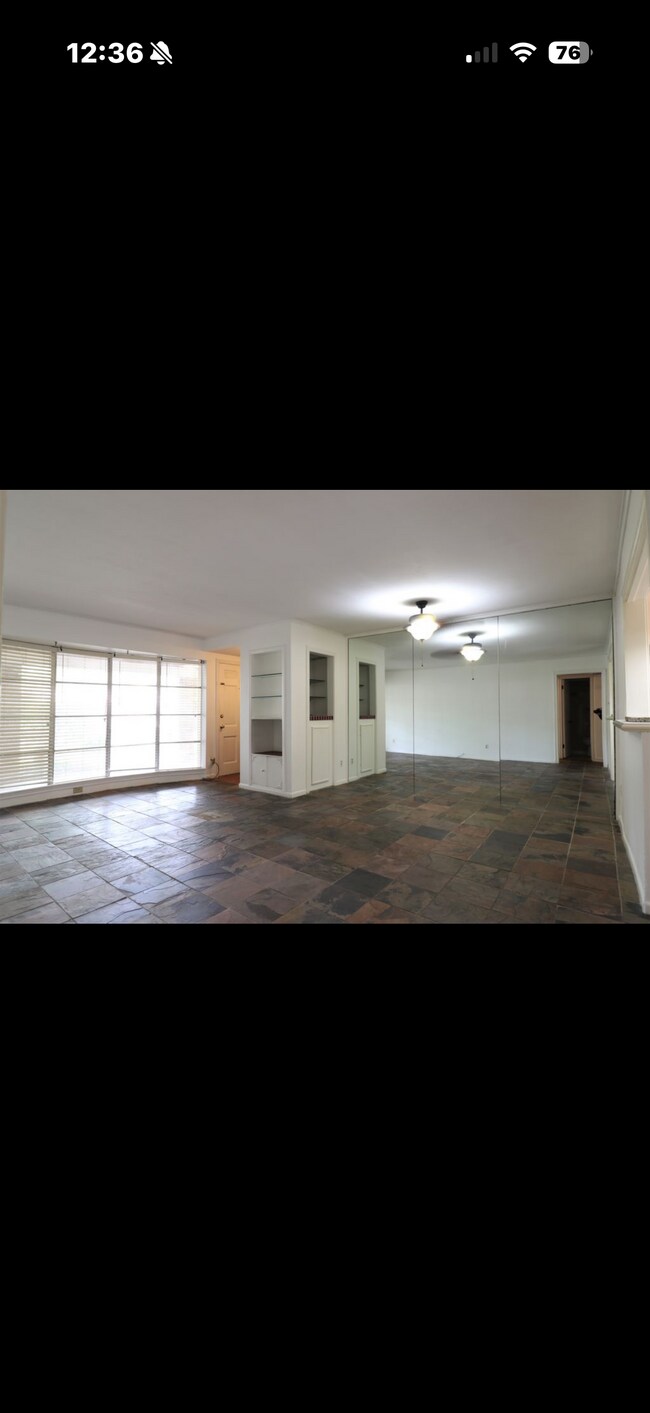 Building Photo - 2727 Briarhurst Dr
