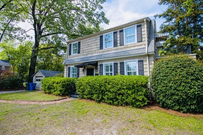 Building Photo - Stunning 3 Bedroom, 2.5 Bath in the Lake K...