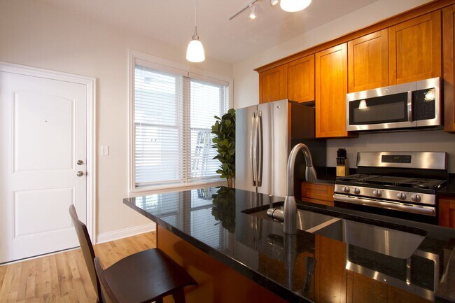 Foto del edificio - 2149 W Division St