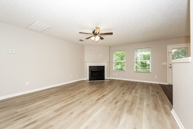 Foto del edificio - 632 Elderberry Way