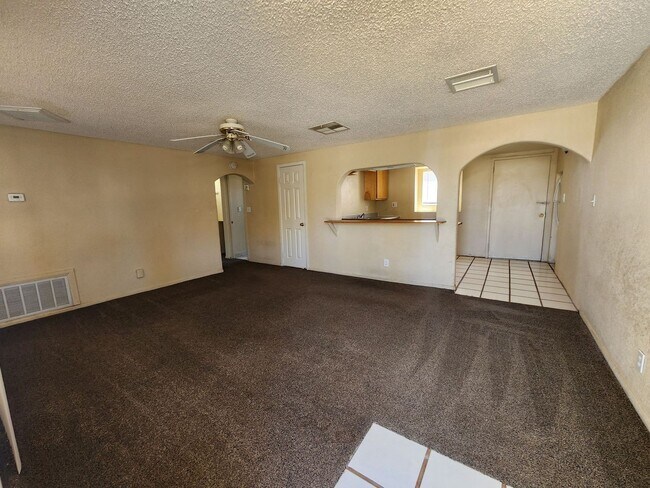 Foto del edificio - 3 Bedroom 1 Bath Coming Soon!