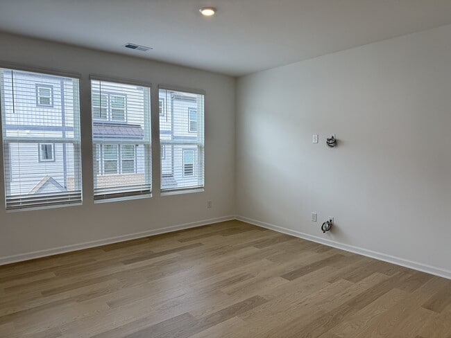 Building Photo - 1732 Blanche St