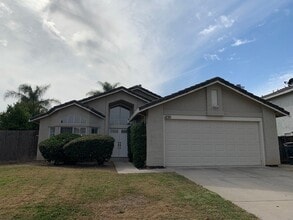 Building Photo - 1830 Foxwood Dr