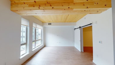 Interior Photo - Cirrus