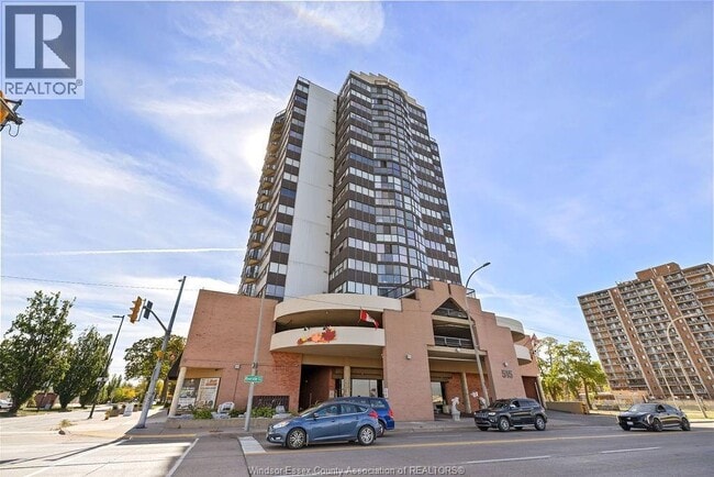 Photo du bâtiment - 515 Riverside Dr W