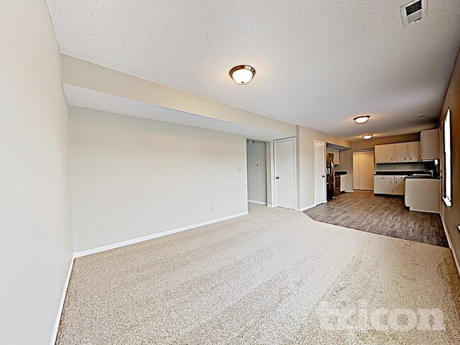 Foto del edificio - 5136 Dollar Ridge Ln