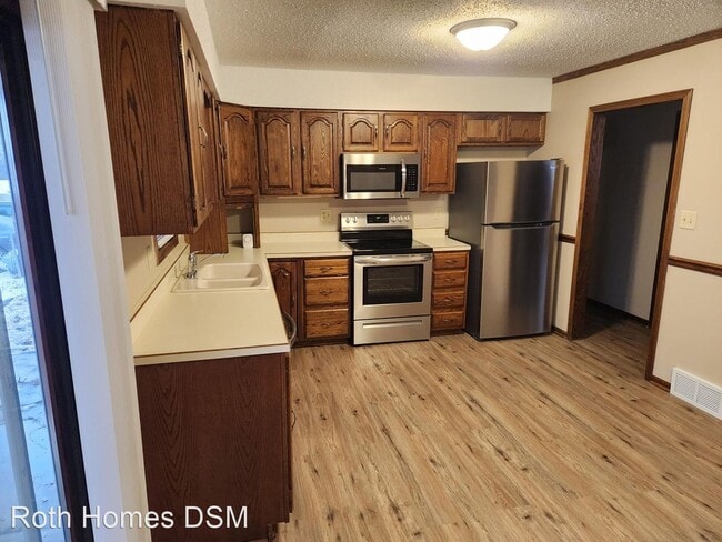 Building Photo - 3 br, 1 bath House - 101 W 7th ST