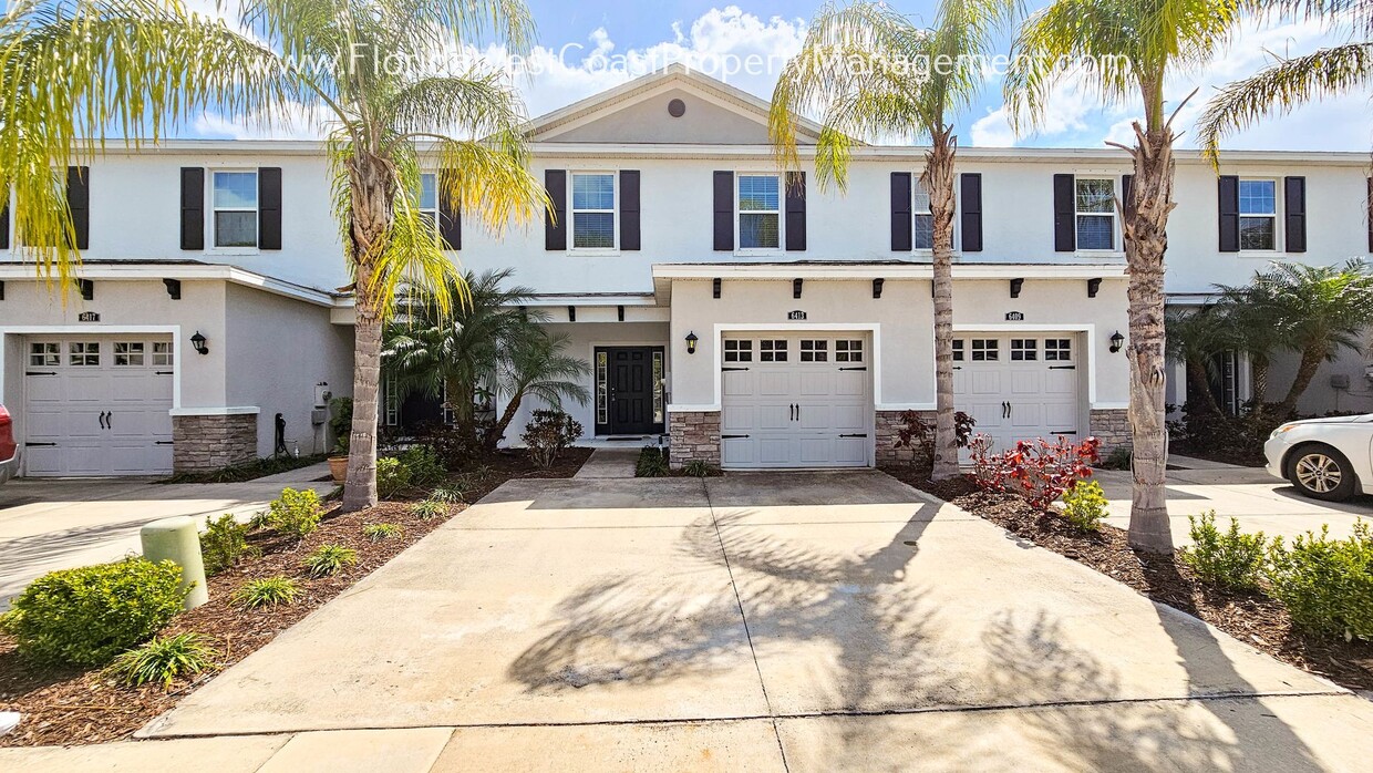 Primary Photo - WELCOME HOME! SPACIOUS 3 BEDROOM/2.5 BATH ...