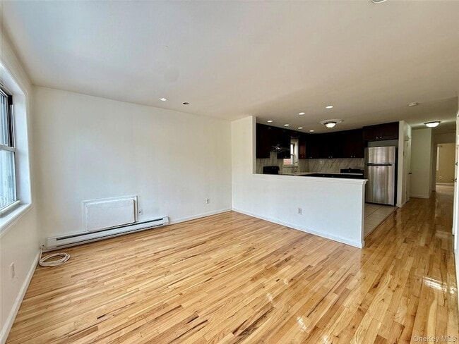 Foto del edificio - 20-14 College Point Blvd