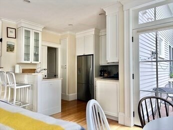 Building Photo - 45 Magazine St