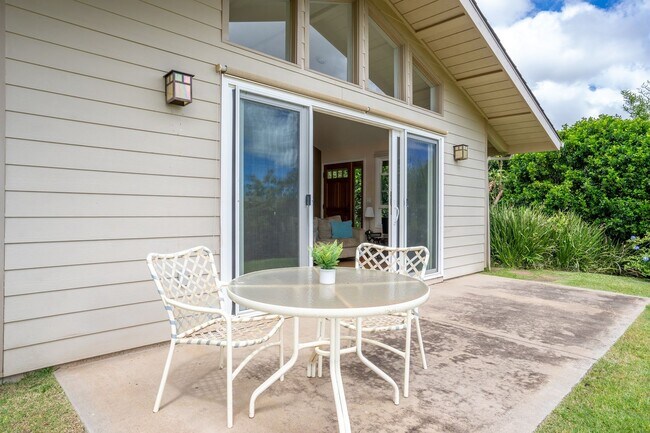 Building Photo - Fully Furnished - Stunning 1 Bedroom/1 Bat...