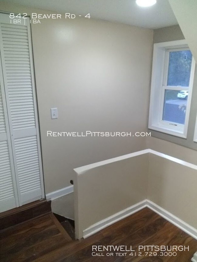 Building Photo - Newly Renovated Efficiency Apartment