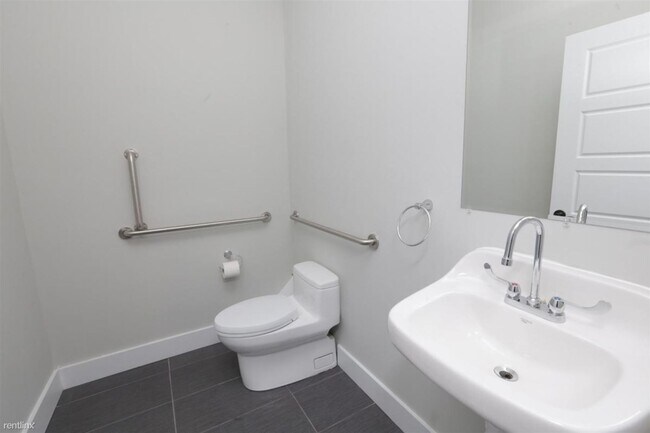 Foto del edificio - 1 br, 1 bath 4plex - 1731 RIDGE AVE Unit CU1