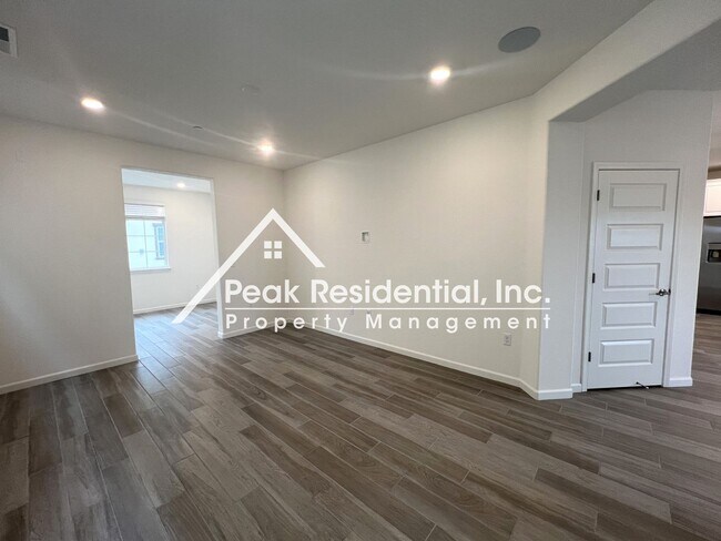 Foto del edificio - Brand New 3bd/2.5ba Woodland Home with 2 Car Garage