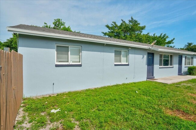 Building Photo - 4116 Plumosa St