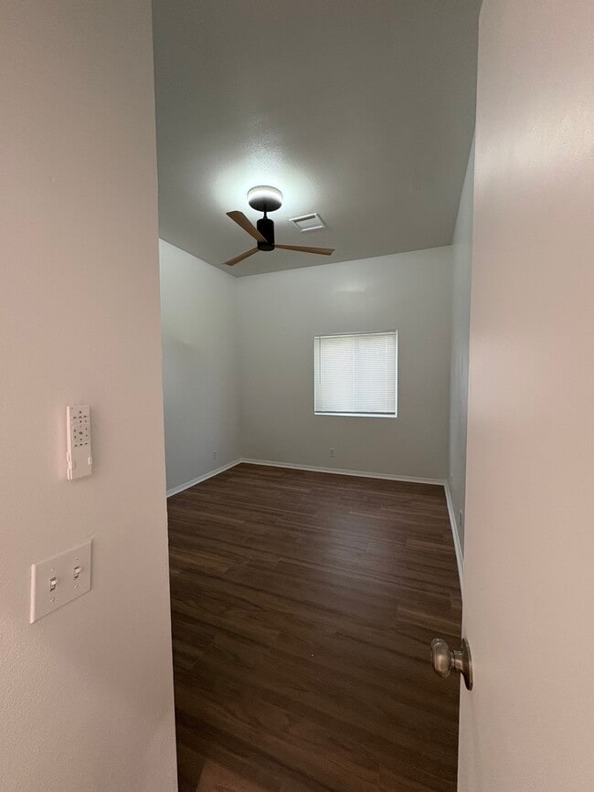 Foto del edificio - 6446 Palm View Ave