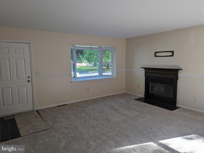 Foto del edificio - 830 Woodcrest Dr
