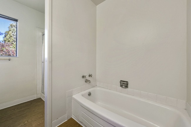 Building Photo - Driftwood Lagoon Apartments