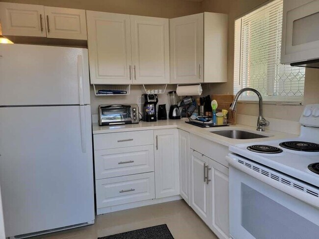 Building Photo - 441 NW 7th Terrace