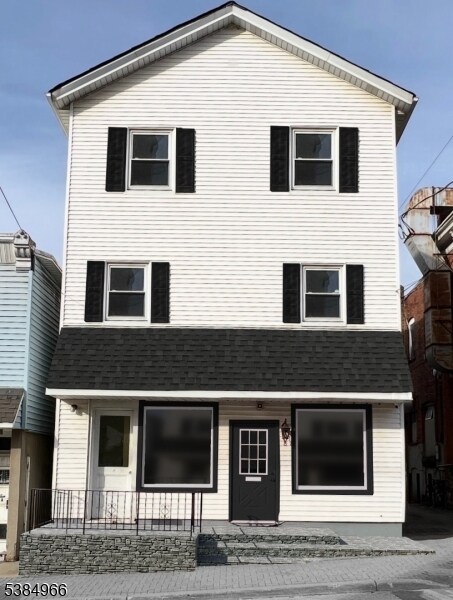 Building Photo - 8 Newton Ave