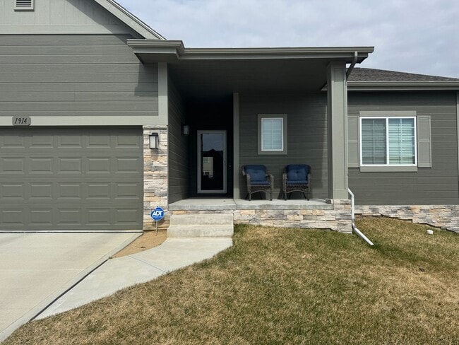 Building Photo - 1914 Hummingbird Dr