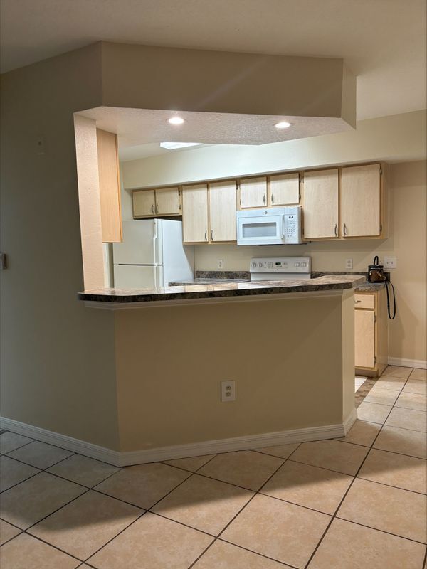 Foto del edificio - 738 Crest Pines Dr