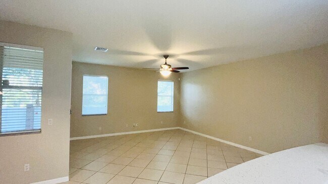 Foto del edificio - 4 Bed 2 Bath Single Family House For Rent