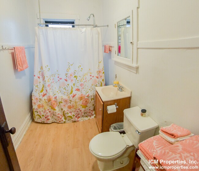 Building Photo - 4844 N Rockwell St