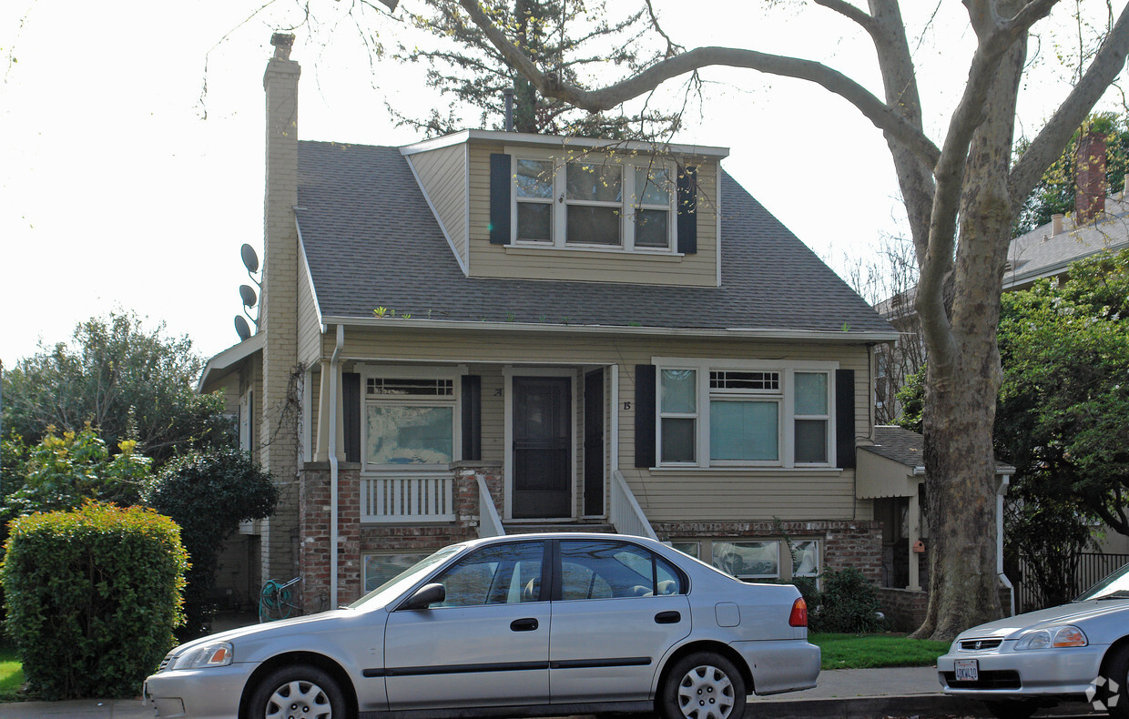 Building Photo - 1109 39th St