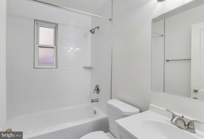 Foto del edificio - 8318 Roanoke Ave