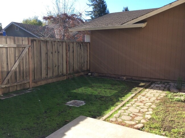 Foto del edificio - Welcome to your newly remodeled townhome!