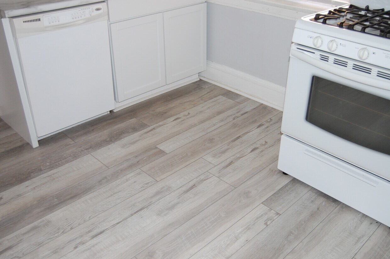 KITCHEN - 2011 W Fargo Ave