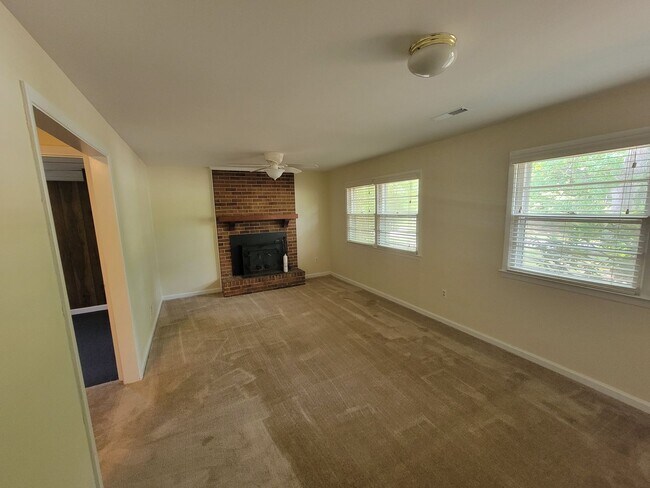 Foto del edificio - 3 Bedroom 2 Bathroom House