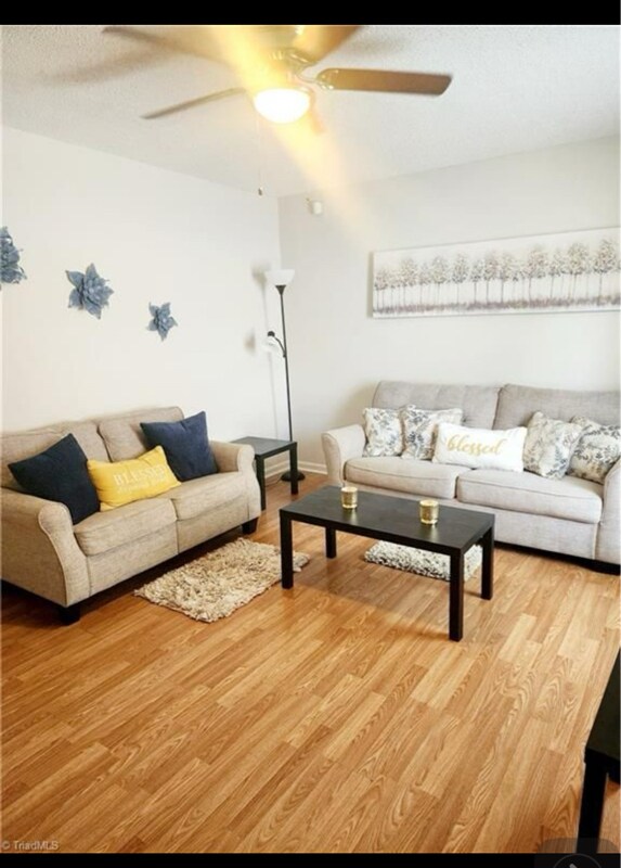 Foto del edificio - 407 N Dudley St