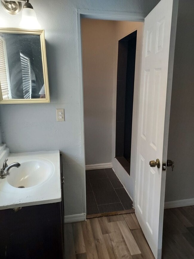 Foto del edificio - Stylish 2-bedroom apartment with 1 bathroom